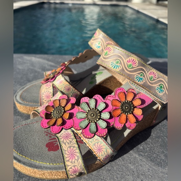 Women’s L’Artiste Collection by Spring Step- Grey multi wedge leather sandal - Picture 8 of 10